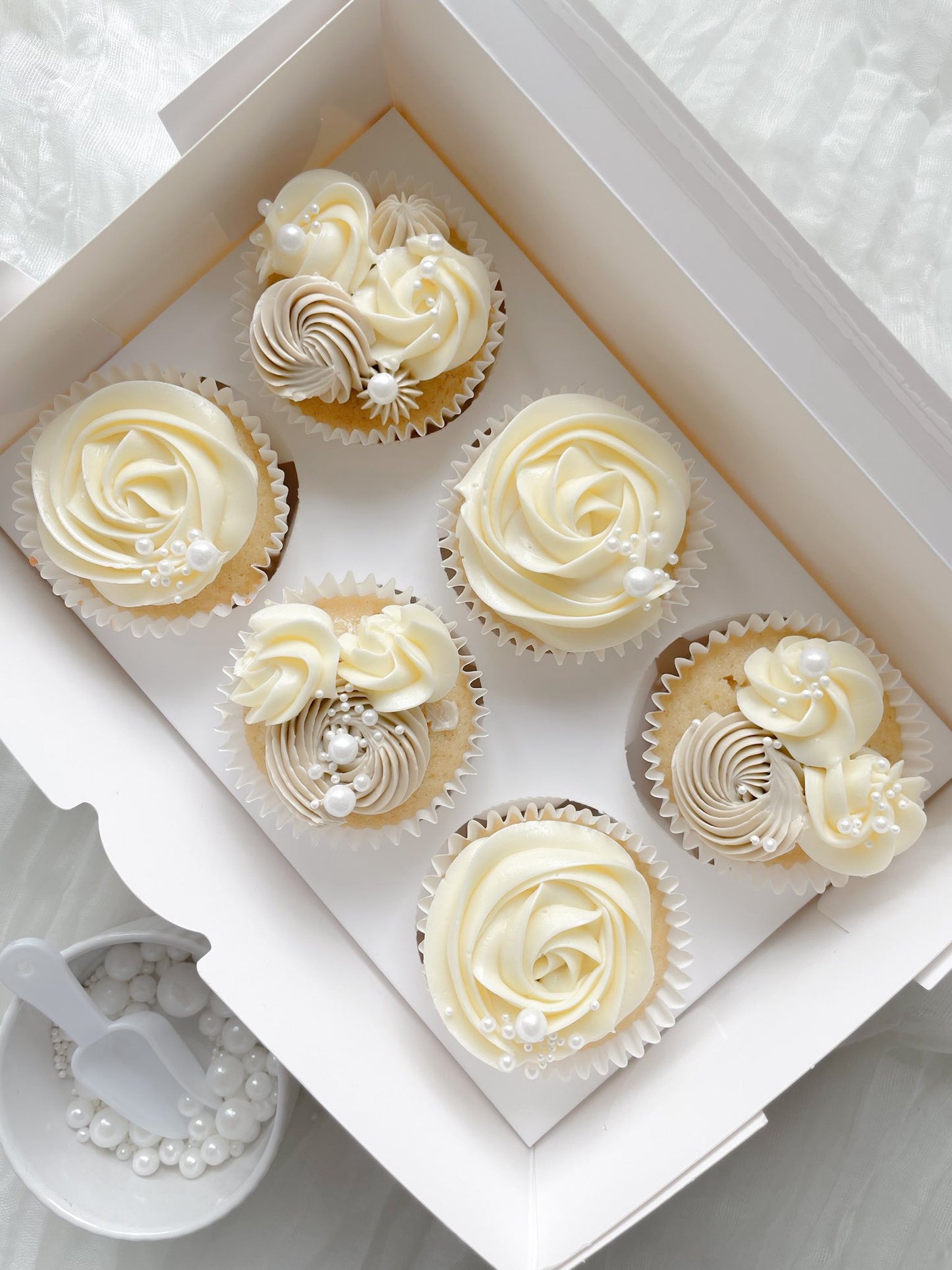 6 cupcakes with sprinkles