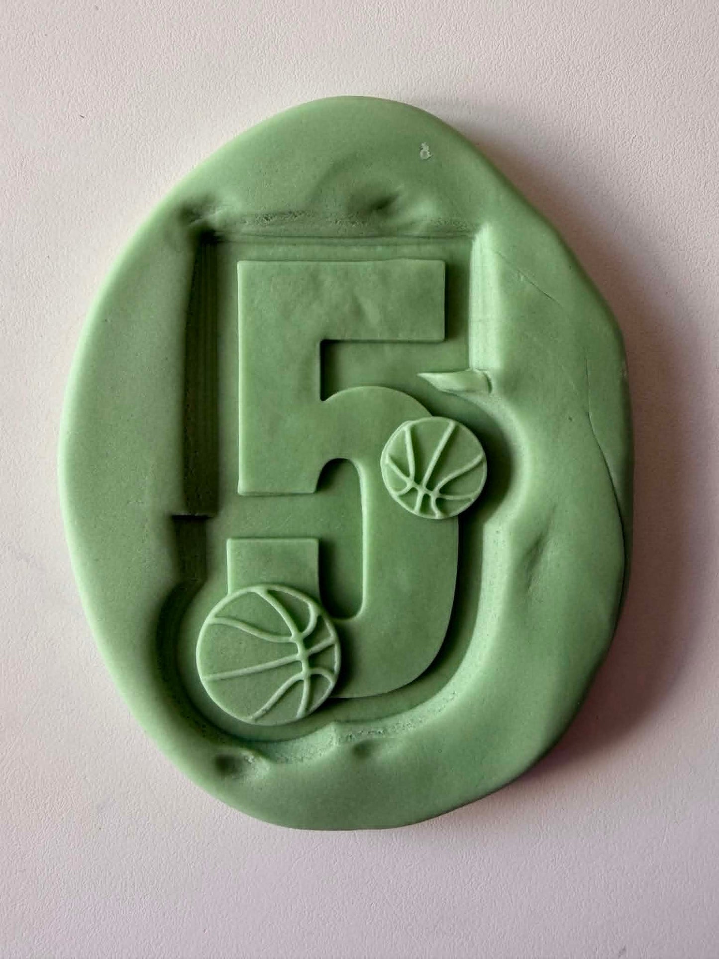 Number 5 with basketballs - Cookie Cutter & Stamp