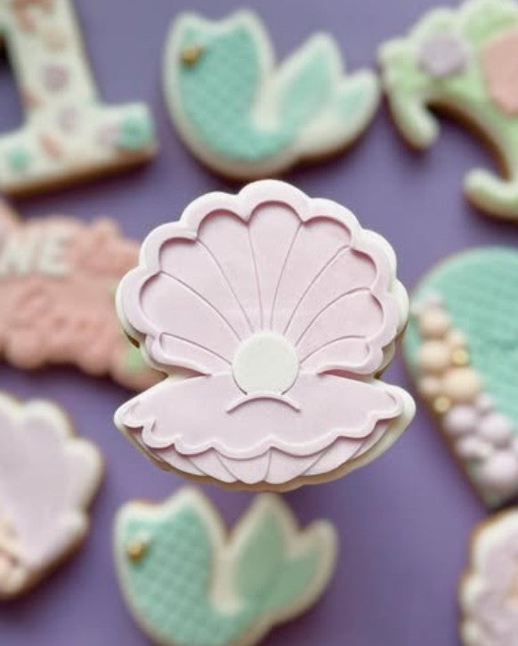 Clam Shell Cookie Cutter & Stamp