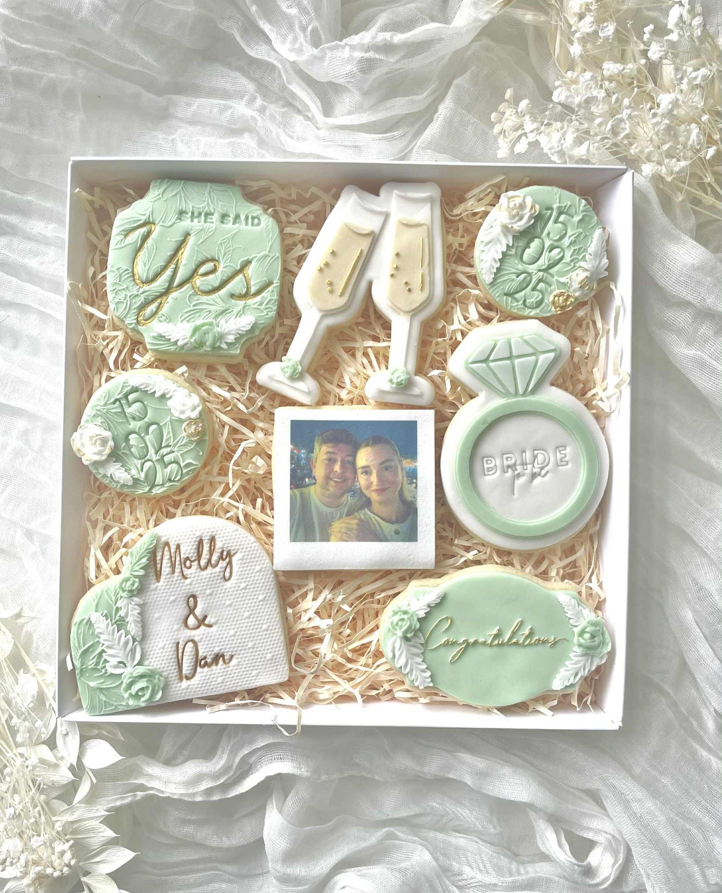 Engagement biscuit box