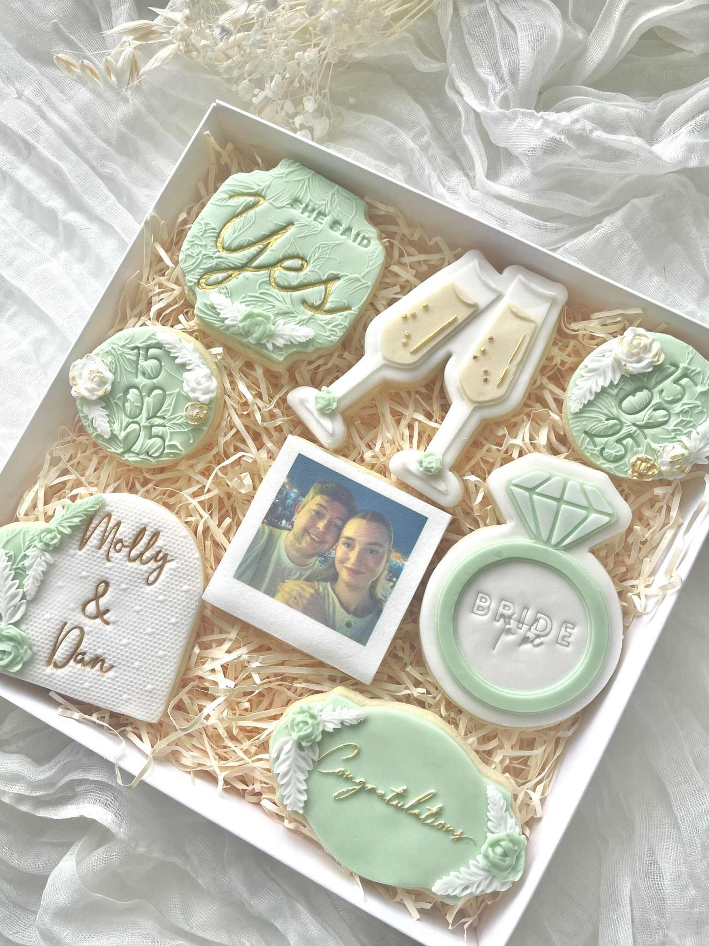Engagement biscuit box