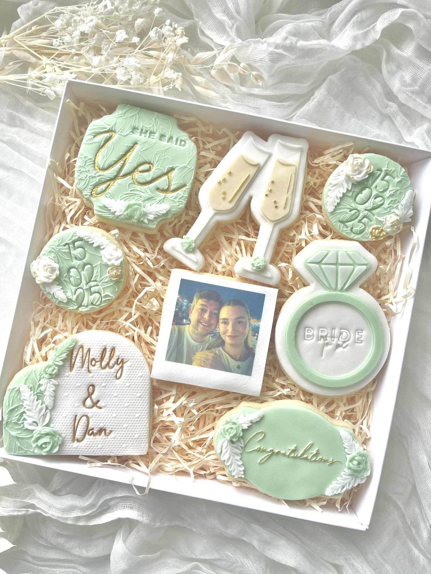 Engagement biscuit box