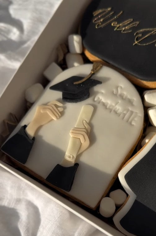 Graduation Hands with cap and scroll - Cookie Cutter & Stamp