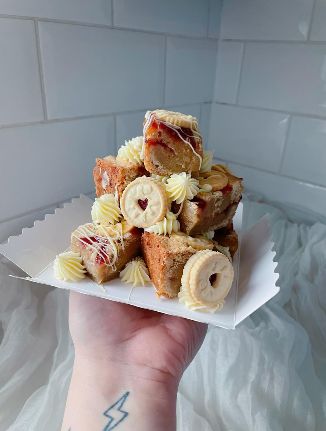 Mini Jammie dodger Blondie tower
