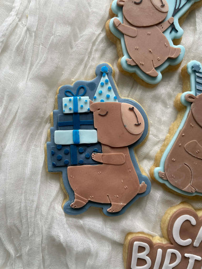 Capybara with presents - Cookie Cutter & Stamp