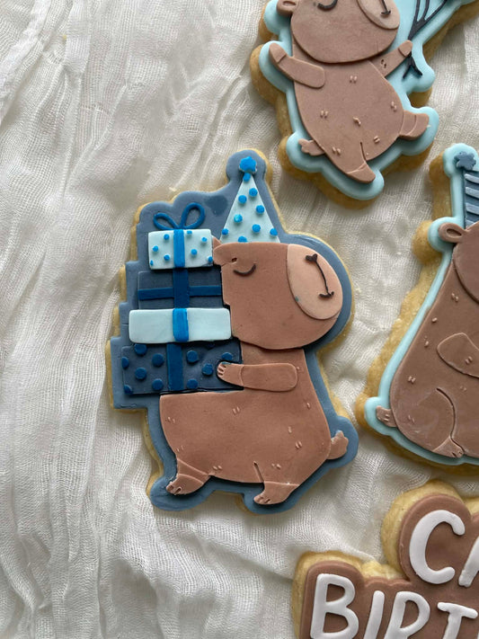 Capybara with presents - Cookie Cutter & Stamp