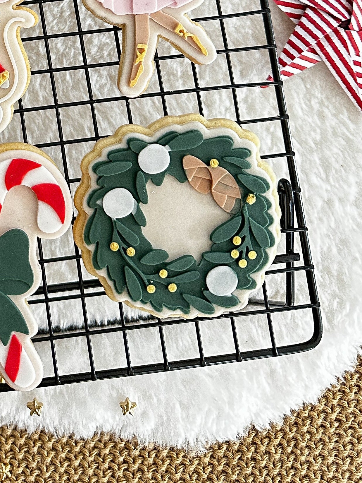 Wreath with Pinecones cookie cutter and stamp