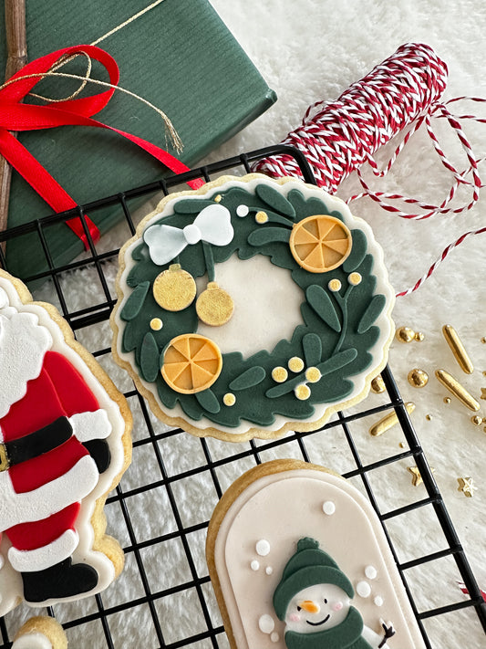 Wreath with baubles cookie cutter and stamp