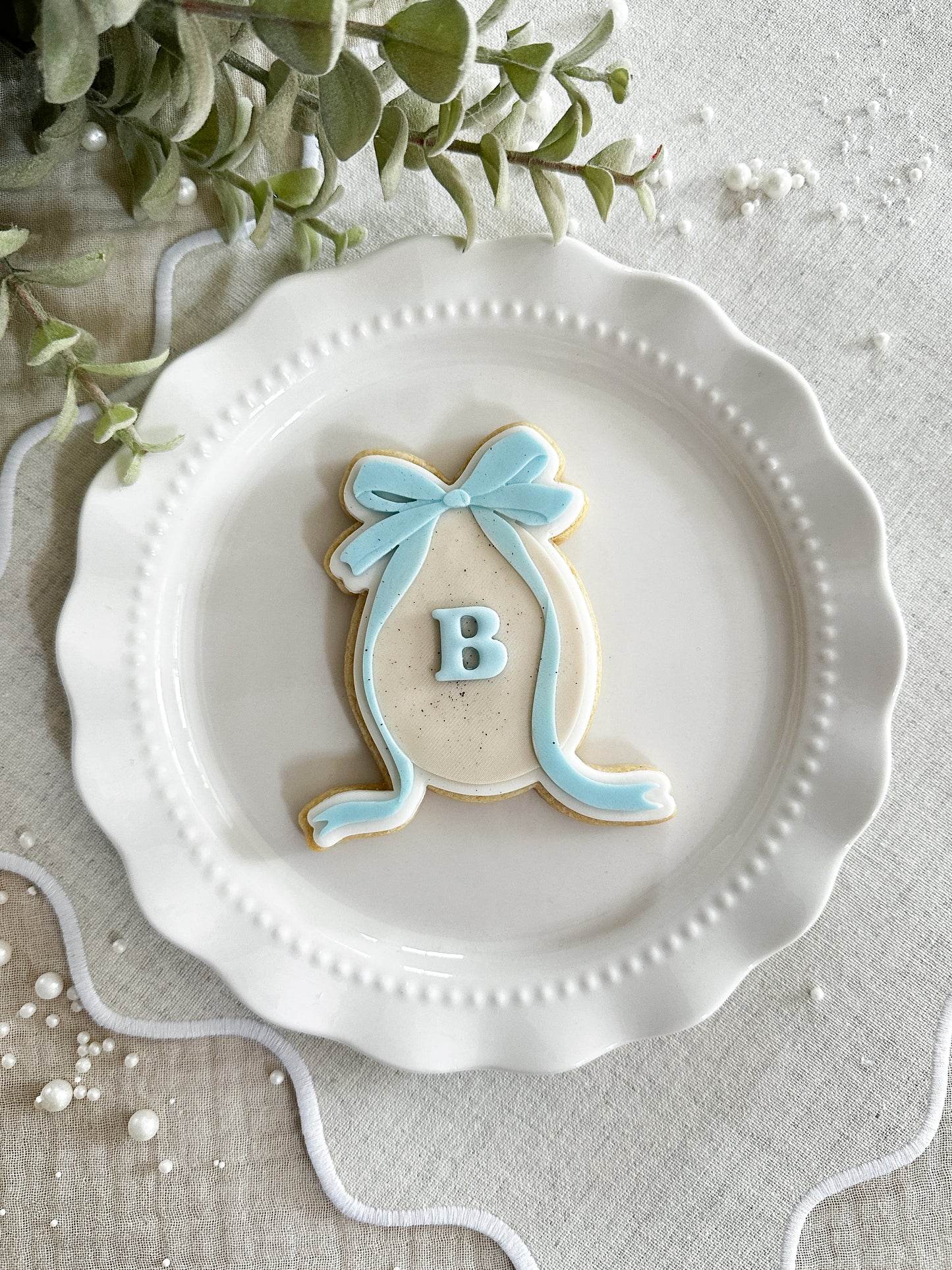 Egg with bow - Cookie Cutter & Stamp
