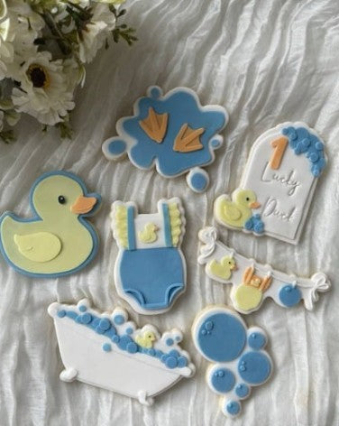 Bath with duck cookie cutter & stamp