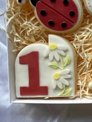 Number 1 Arch with Daises cookie cutter and stamp
