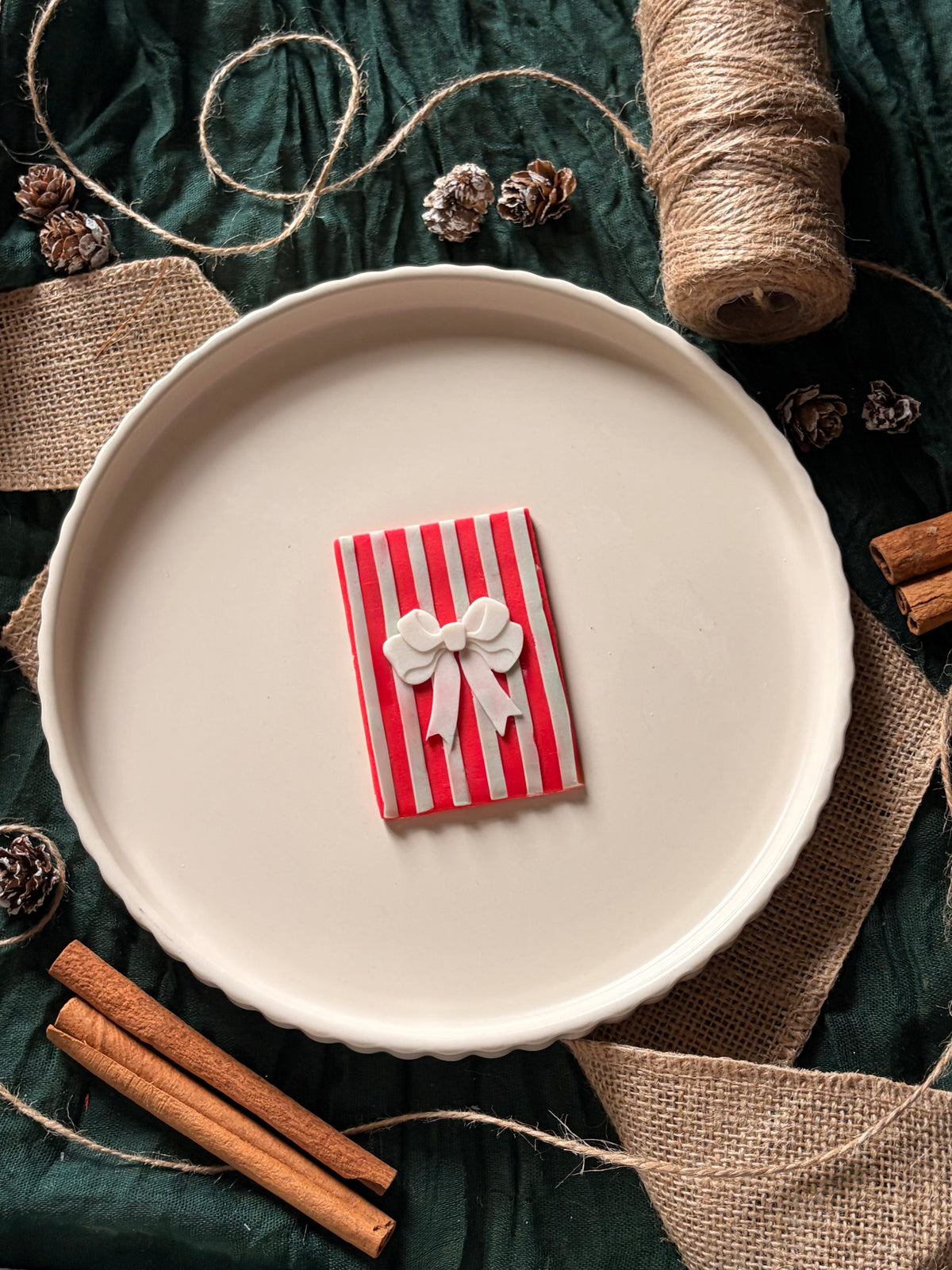 Bow with striped background - Cookie Stamp & cutter