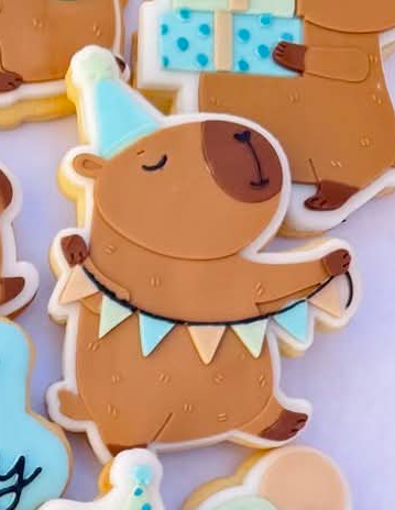 Capybara with bunting - Cookie Cutter & Stamp