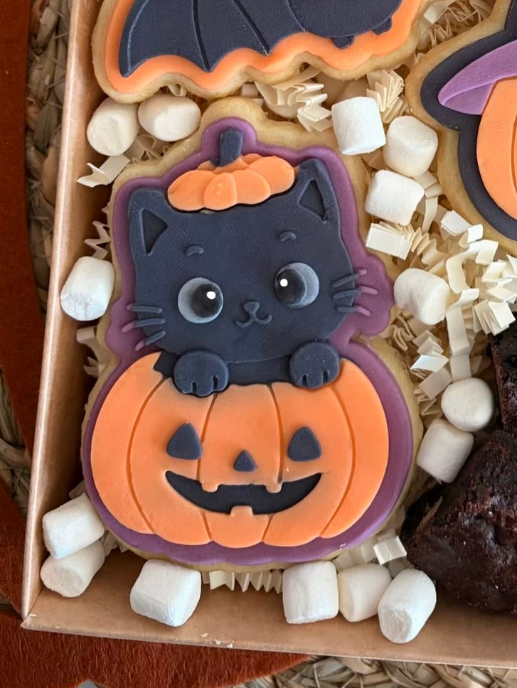 Cat in a pumpkin - Cookie Cutter & Stamp