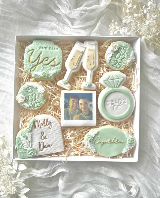 Engagement biscuit box