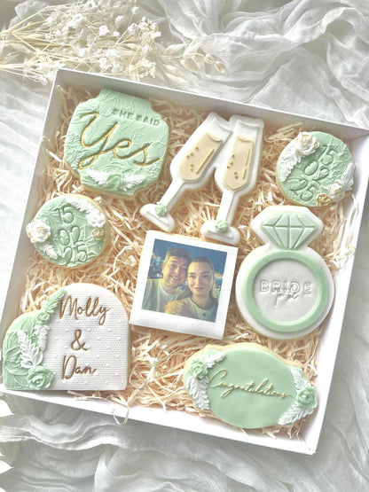 Engagement biscuit box
