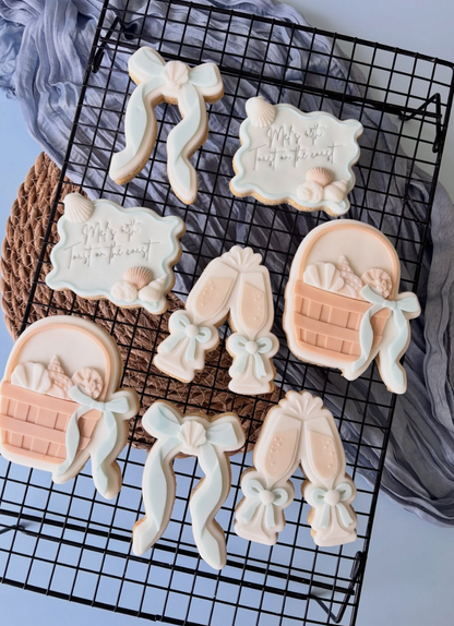 Bow With A Shell Cookie Cutter & Stamp