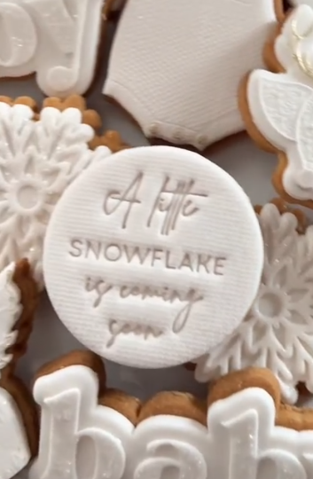 A snowflake is on the way - Cookie Cutter & Stamp