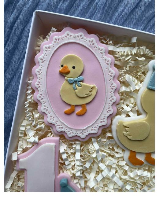 Duck in lace frame - Cookie Cutter & Stamp
